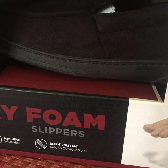 NWT men’s dearfoams size 9/10 brand new - Picture 2 of 2